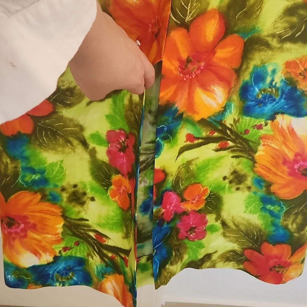 Alice Plynesian Vintage Floral Shortsleeve Maxi Front Slit Pleated Back Medium